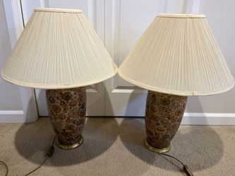 A Pair Of Gently Used Lamps $25 Each Prefer To Sell As Pair