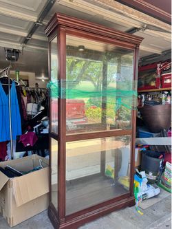 Howard miller curio cabinet