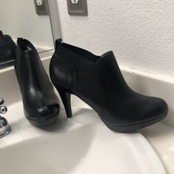 ADRIENNE VITTADINI  Black Leather Boots Like New!!  PLATAFORMA Women’s SZ. 7.5