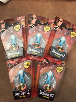 Incredibles 2 collectible action figures mr. incredible frozone elasticity