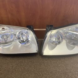 2006 Dodge Magnum Left Right Headlights  original 