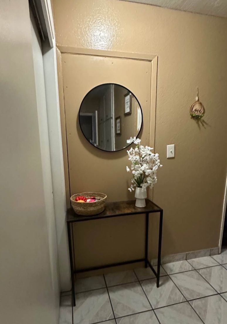 Entry Table / Mirror