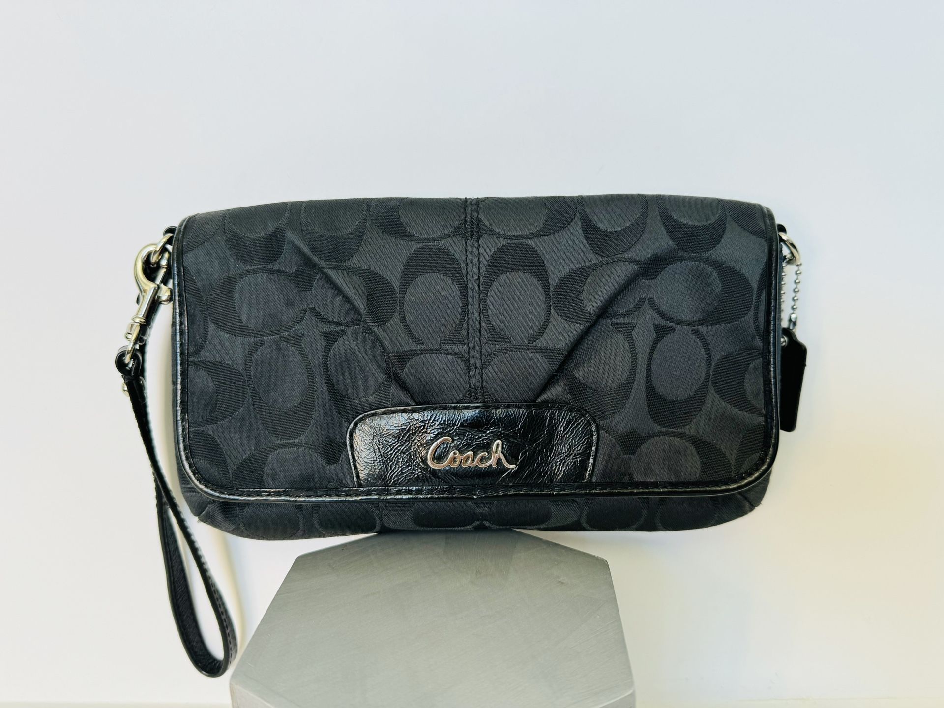 Coach Ashley Large Wristlet Signature C Clutch Credit Card Slots Canvas EUC