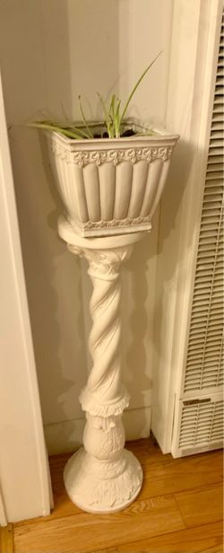White Vintage Roman style pillar from Mexico and spider plant matching set