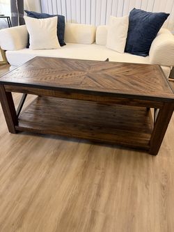 Rustic lift-top coffee table in great condition 🤎