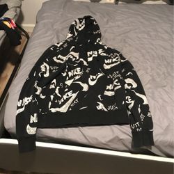 Small Nike all over print 