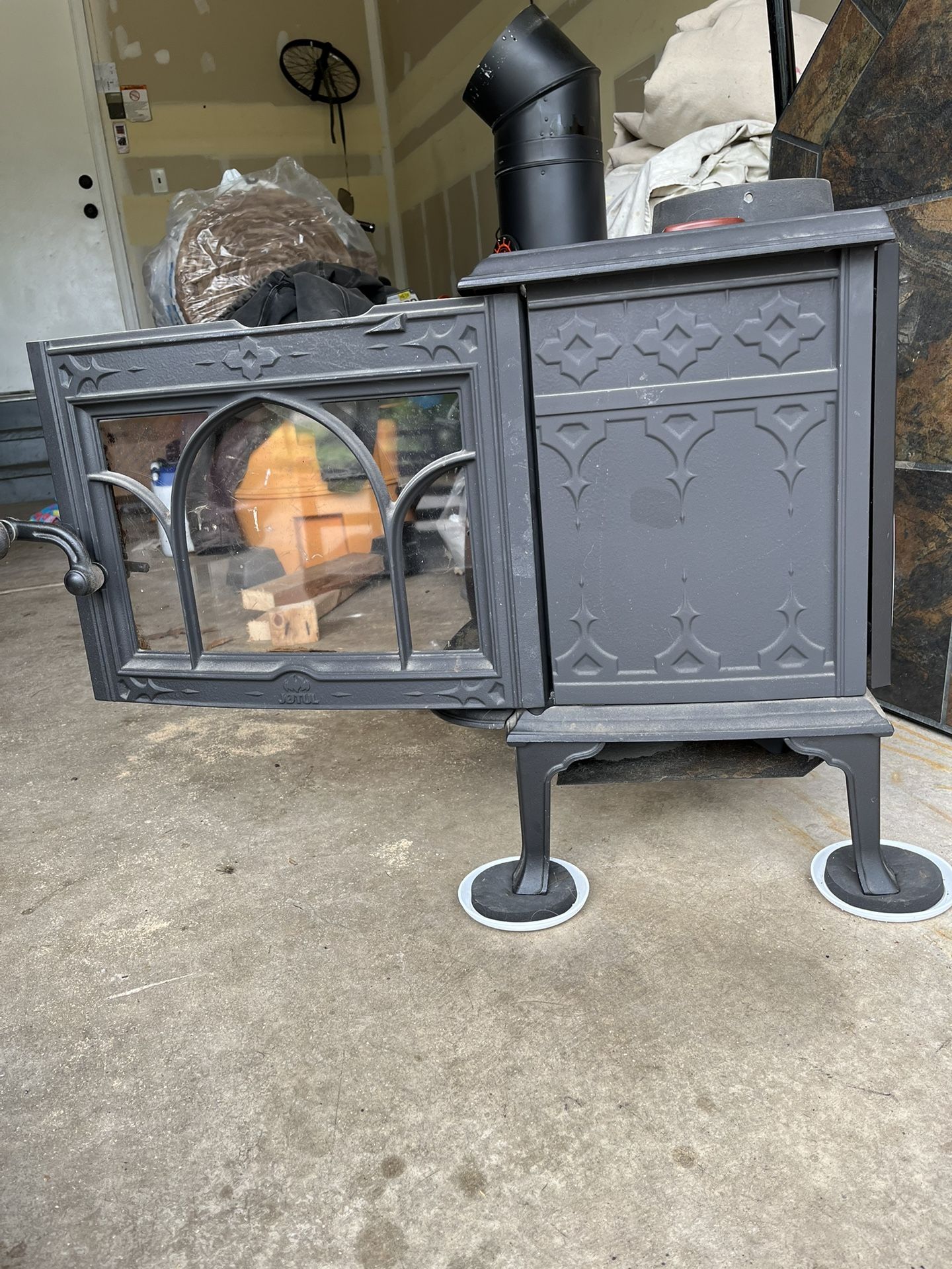Jotul F100 Wood Burning Stove for Sale in Plano, IL - OfferUp