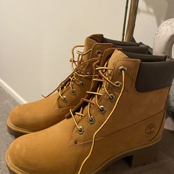 Timberland Womens Boots Size 9.5 Brand New 