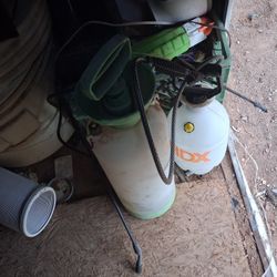 Bug Weed Sprayers 2 Good New Condition