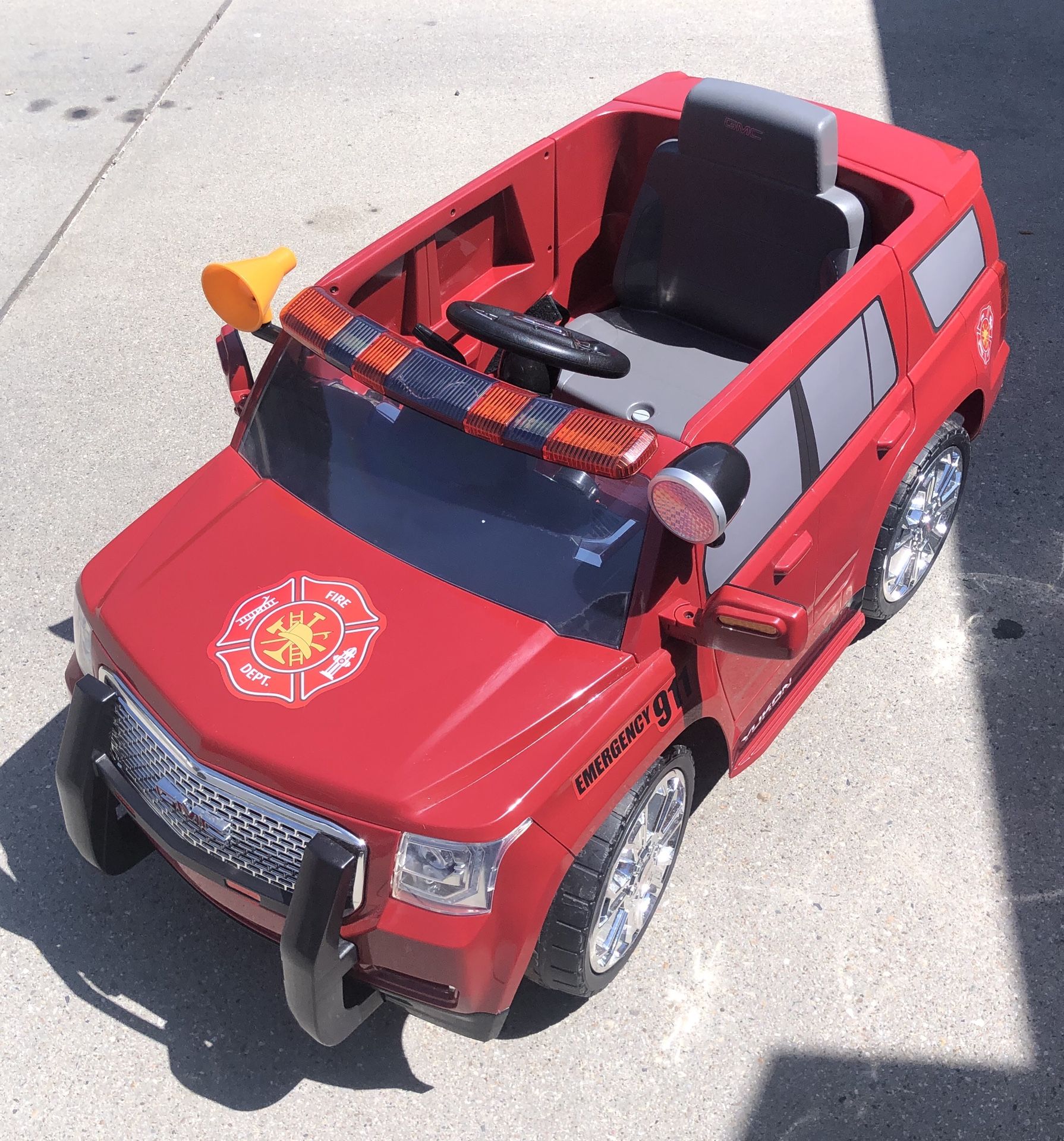 GMC Fire Rescue 6-Volt Battery Ride-On Vehicle