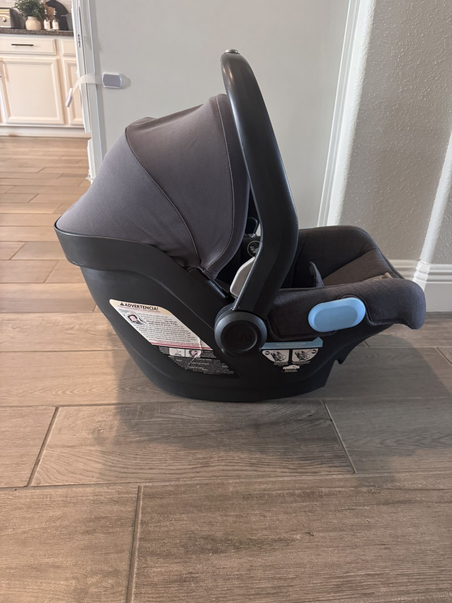 Uppa baby Mesa Base And carseat