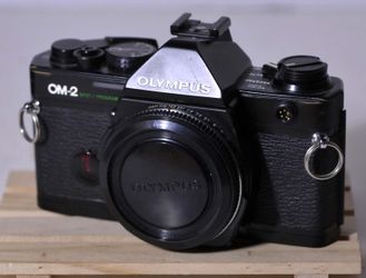OLYMPUS OM-2 SPOT/PROGRAM 35mm CAMERA/BLACK/ WITH RECORDATA BACK 4