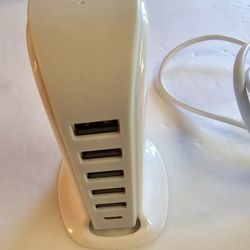 6-port USB charger, model Y006/QC66. Function: It allows you to charge up to 6 devices simultaneously from a single