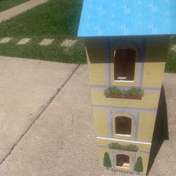 House For A Little Girl That Like Barbies 