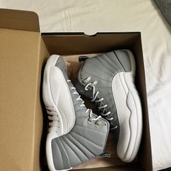 Mens Jordan 12 Retros …. Size 12 Men’s ! Great Condition 9.5/10 … Worn 2x ! Only $160 Firm 