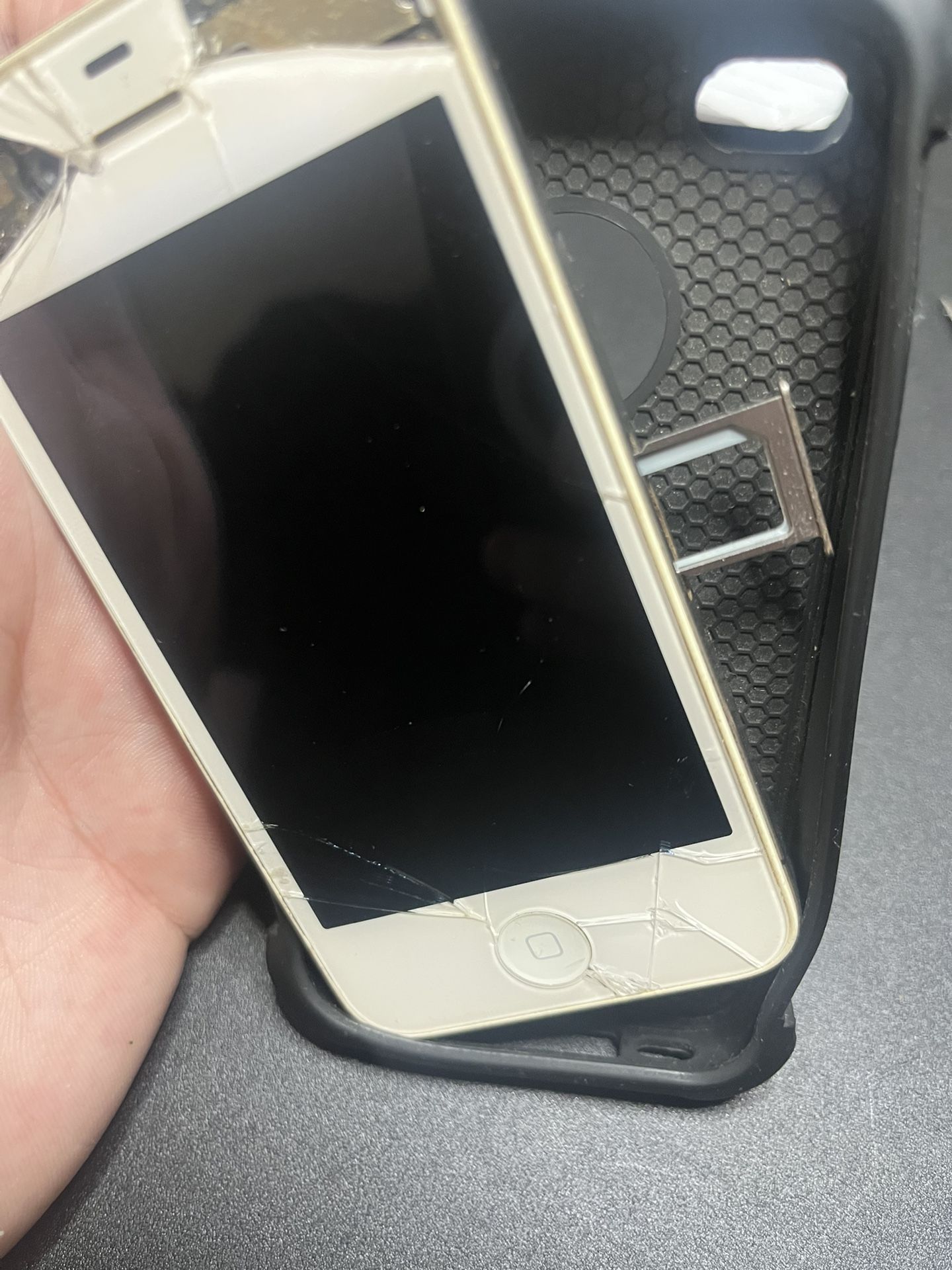 Apple iPhone White – Cracked Screen/Back – With Case – For Parts/Repair 📱