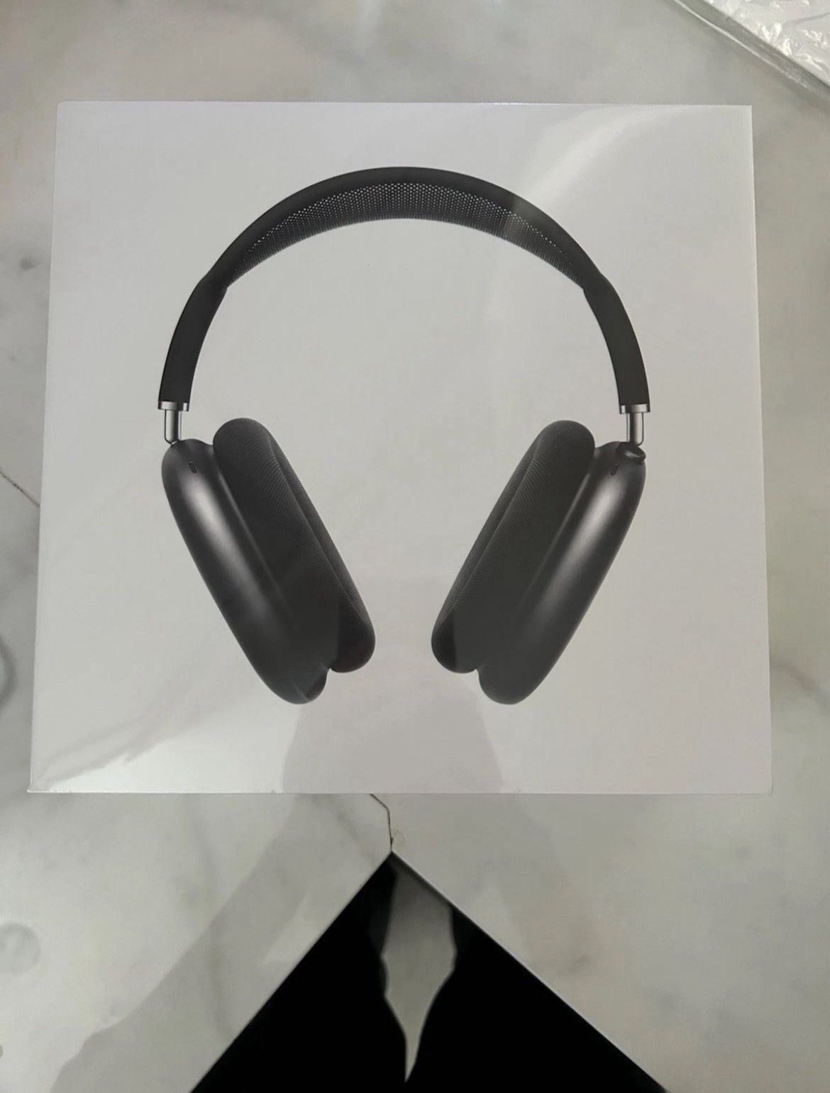 AirPod Max (Black & White)