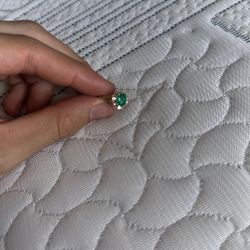 14k Gold Woman’s Ring With Real Emerald Surrounded By Baguette Diamonds