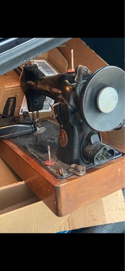 Vintage Singer Sewing Machine 15-91