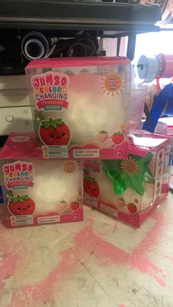 squishy New color changing strawberry squishy
