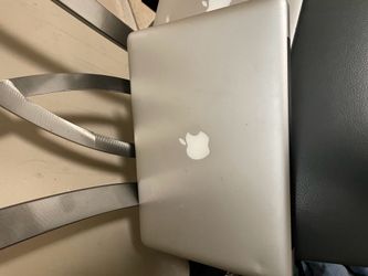 Apple MacBook 75$