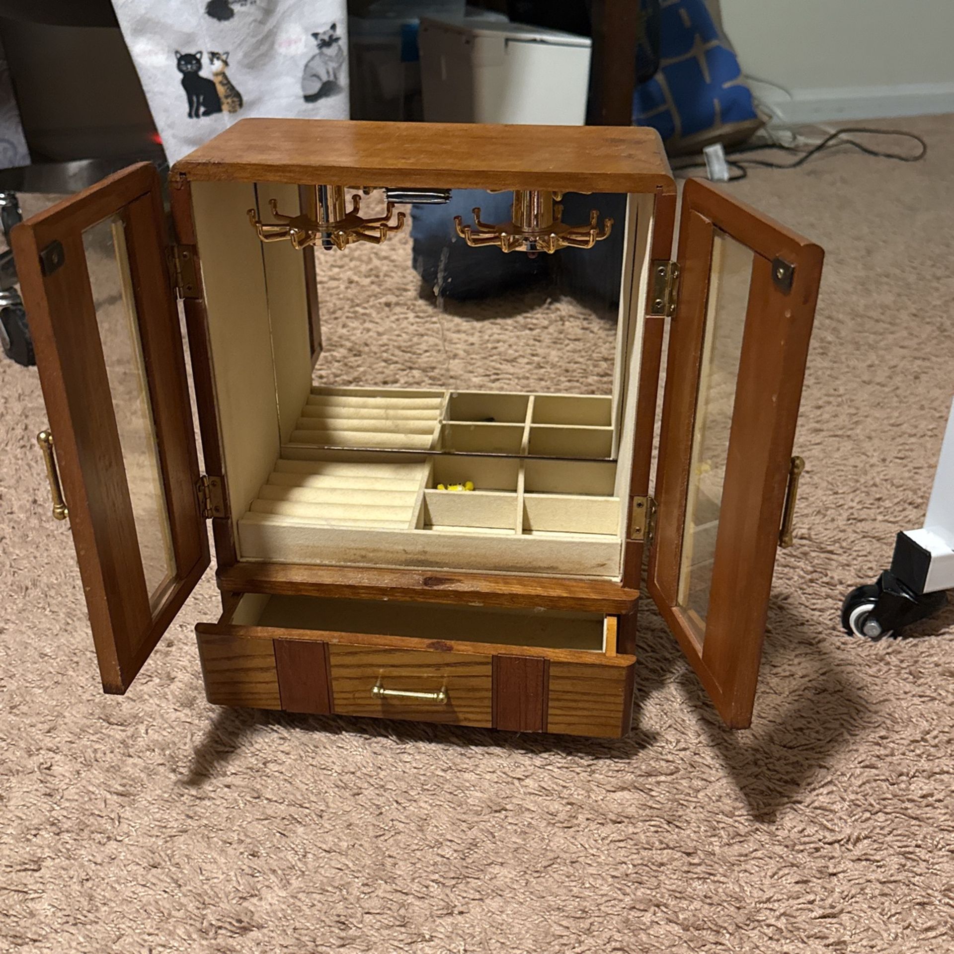 Musical, jewelry box