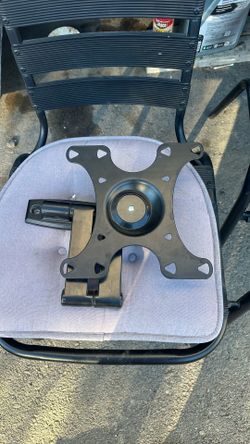Small full-motion swivel TV wall mount