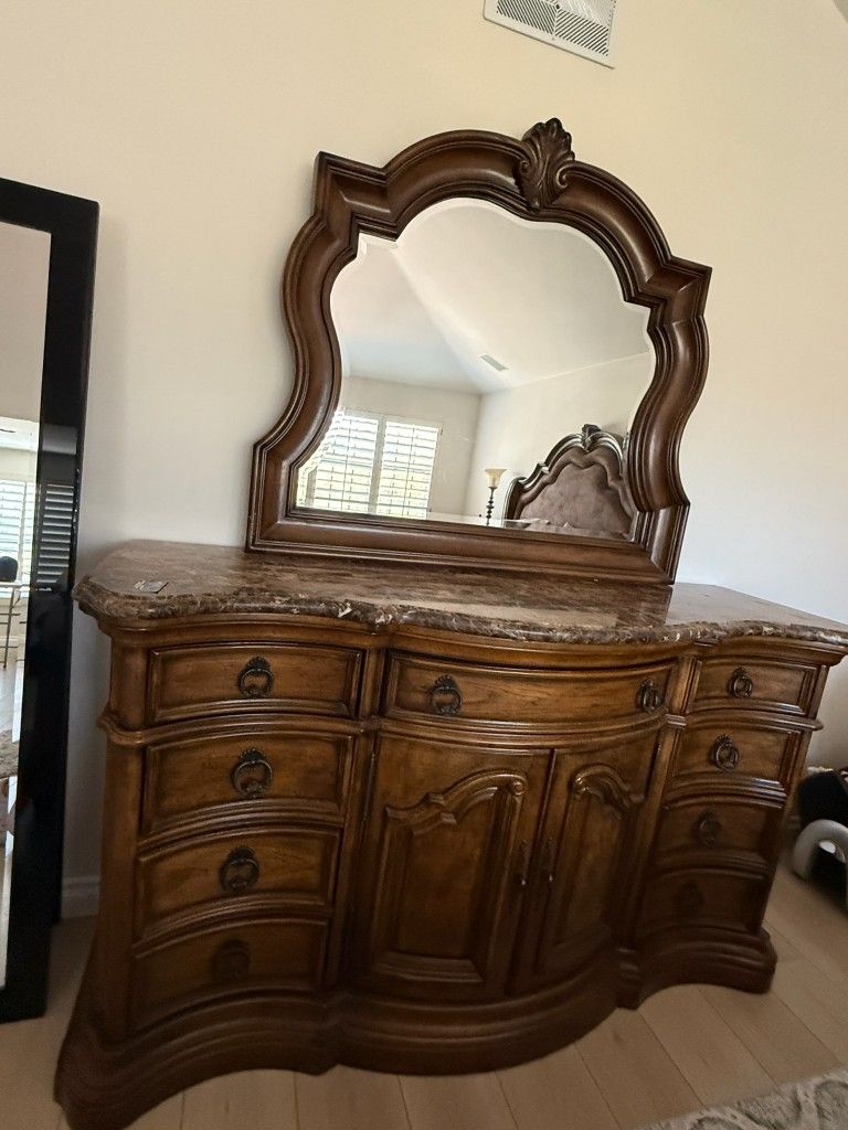 Pulaski Dresser With Mirror