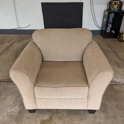 Like New Fabric Arm Chair