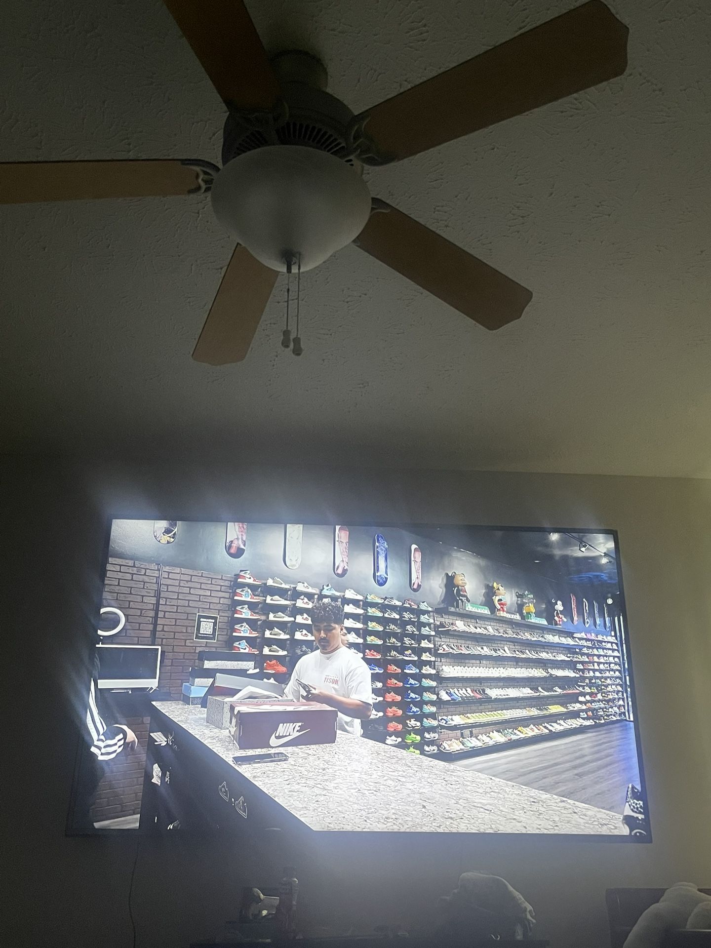 LG TV 85 INCH