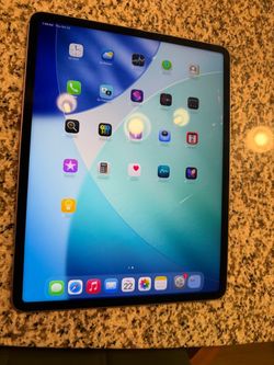 Apple iPad Pro 6th generation 12.9” Space gray 256gb Cracked Hairline on screen WiFi + Cellular AT&T - Works Great