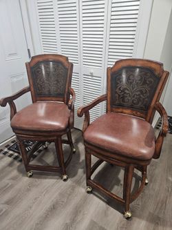 2  Chairs on wheels