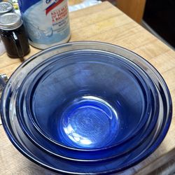 Blue vintage bowl set