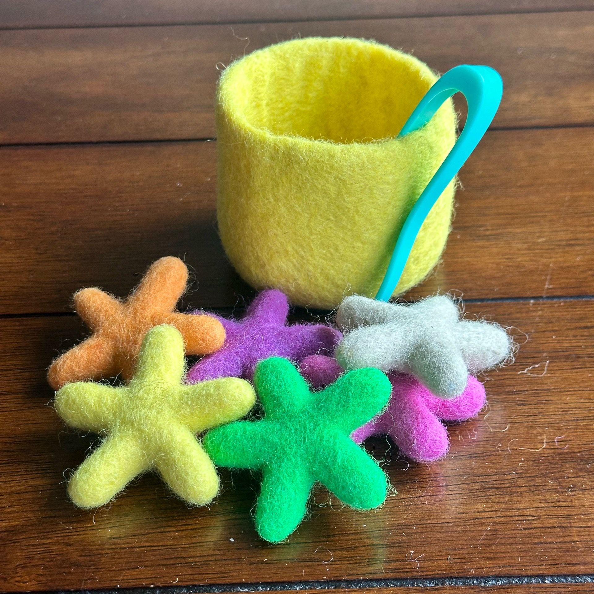 Lovevery Montessori Transfer Tweezers and Felt Stars | 22-24+ months