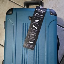 CHICAGO COLLECTION LUGGAGE WITH WHEELS 