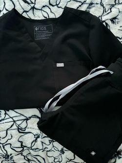 FIGS black scrubs