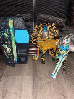 Monster high doll bundle