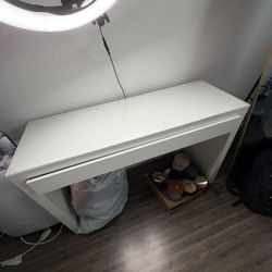 White Makeup Table