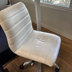 White Cushioned Swivel Chair 