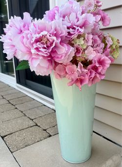 PRETTY ARTIFICIAL FLOWERS WITH VASE
