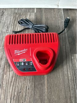 Battery Charger: Milwaukee