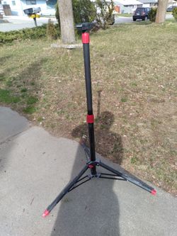 HOUSEHOLD EQUIPMENT! CONSTRACTION / PAINTING/ ROAD WORK ECT, TRY-POD! -

