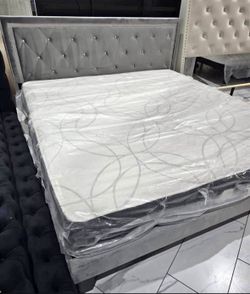 NEW IN BOX King Grey Velvet Platform Bed Frame 