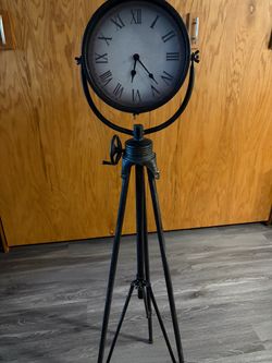 Floor clock