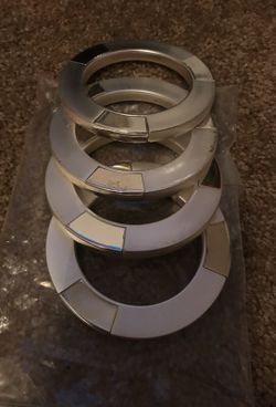 Set de pulseras plateadas