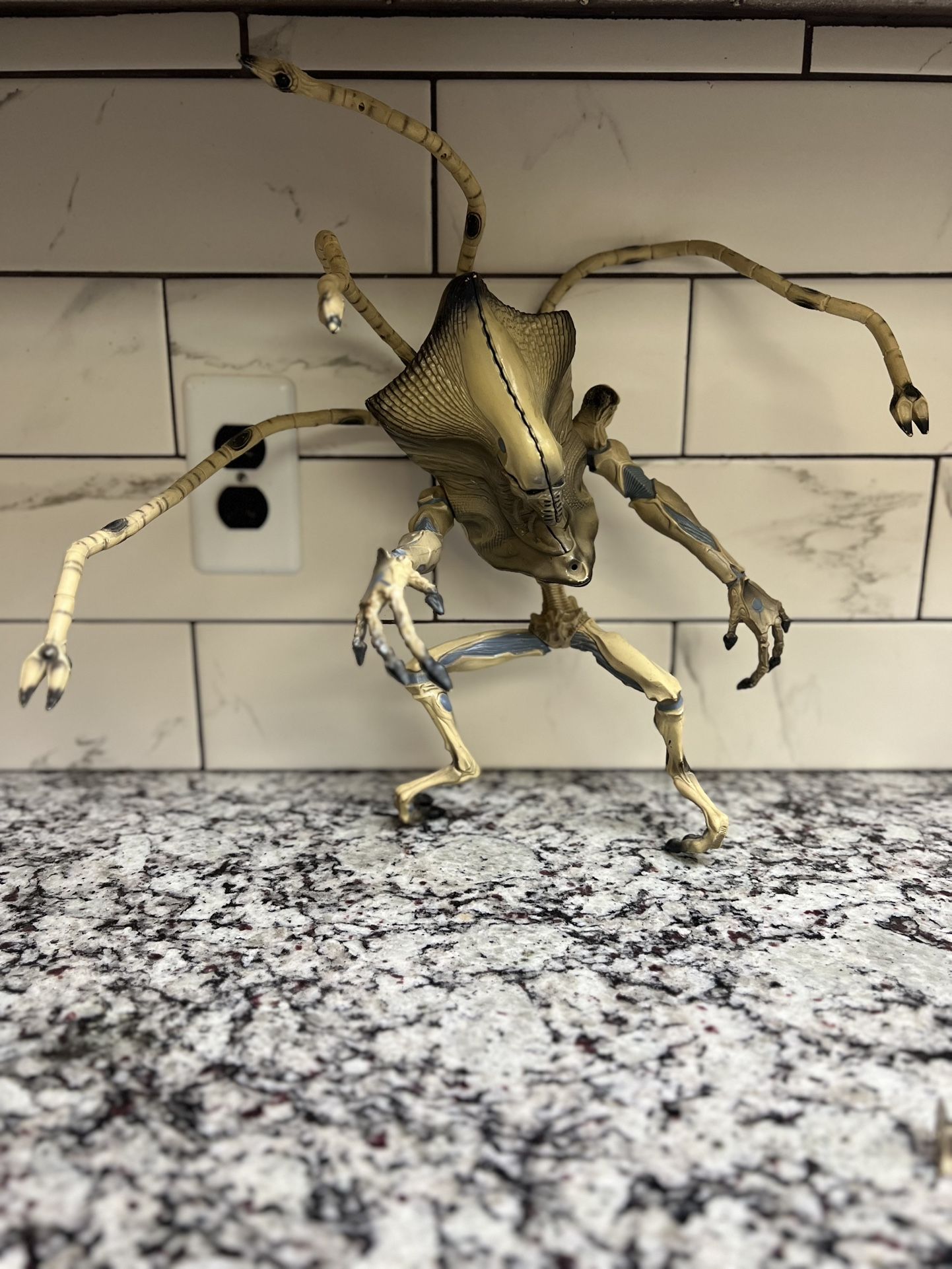 Independence Day ALIEN SUPREME 14" Action Figure Trendmasters 1996 He doesn’t work