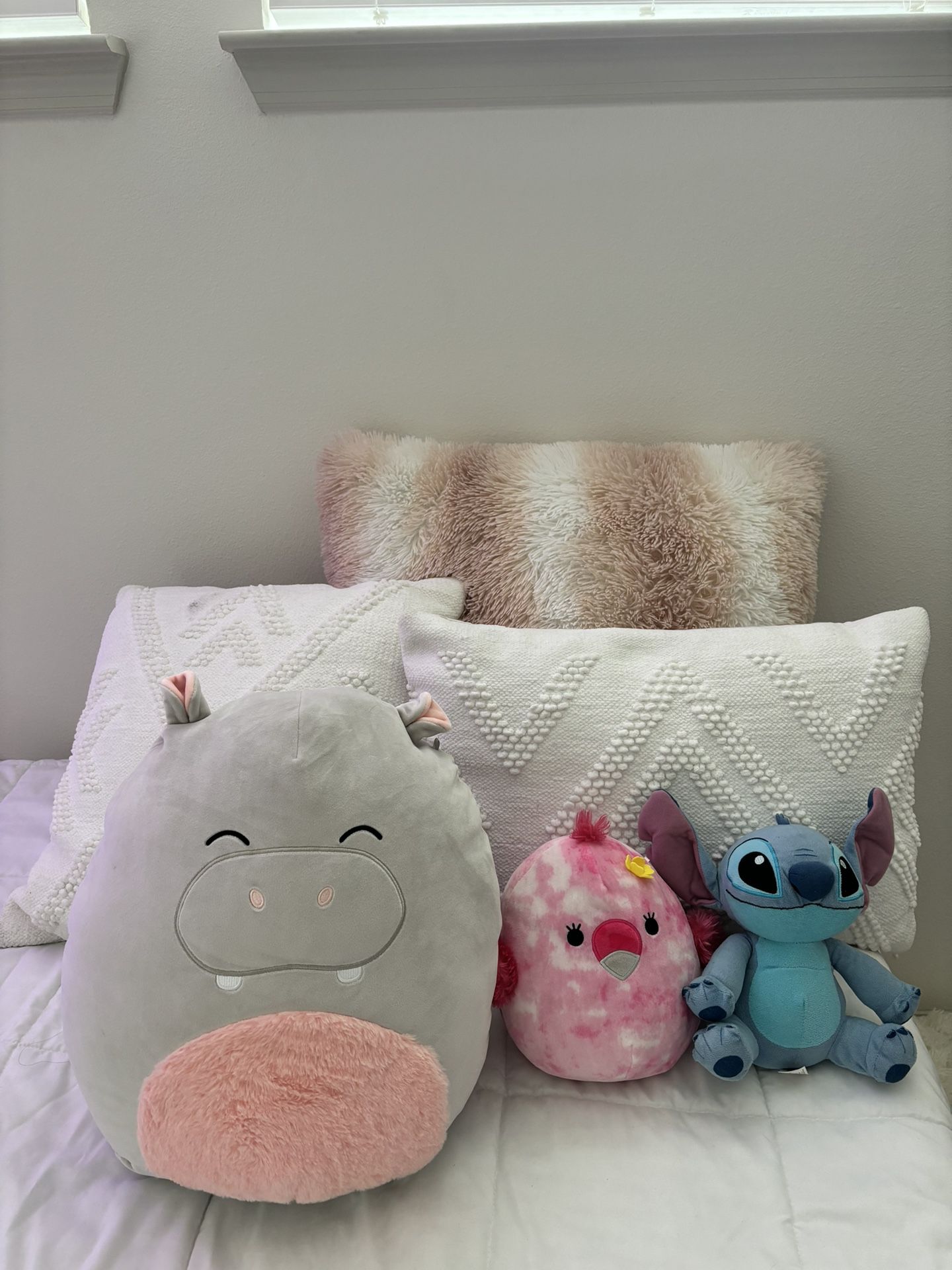 3 Pillows And 3 Stuffed Animals 