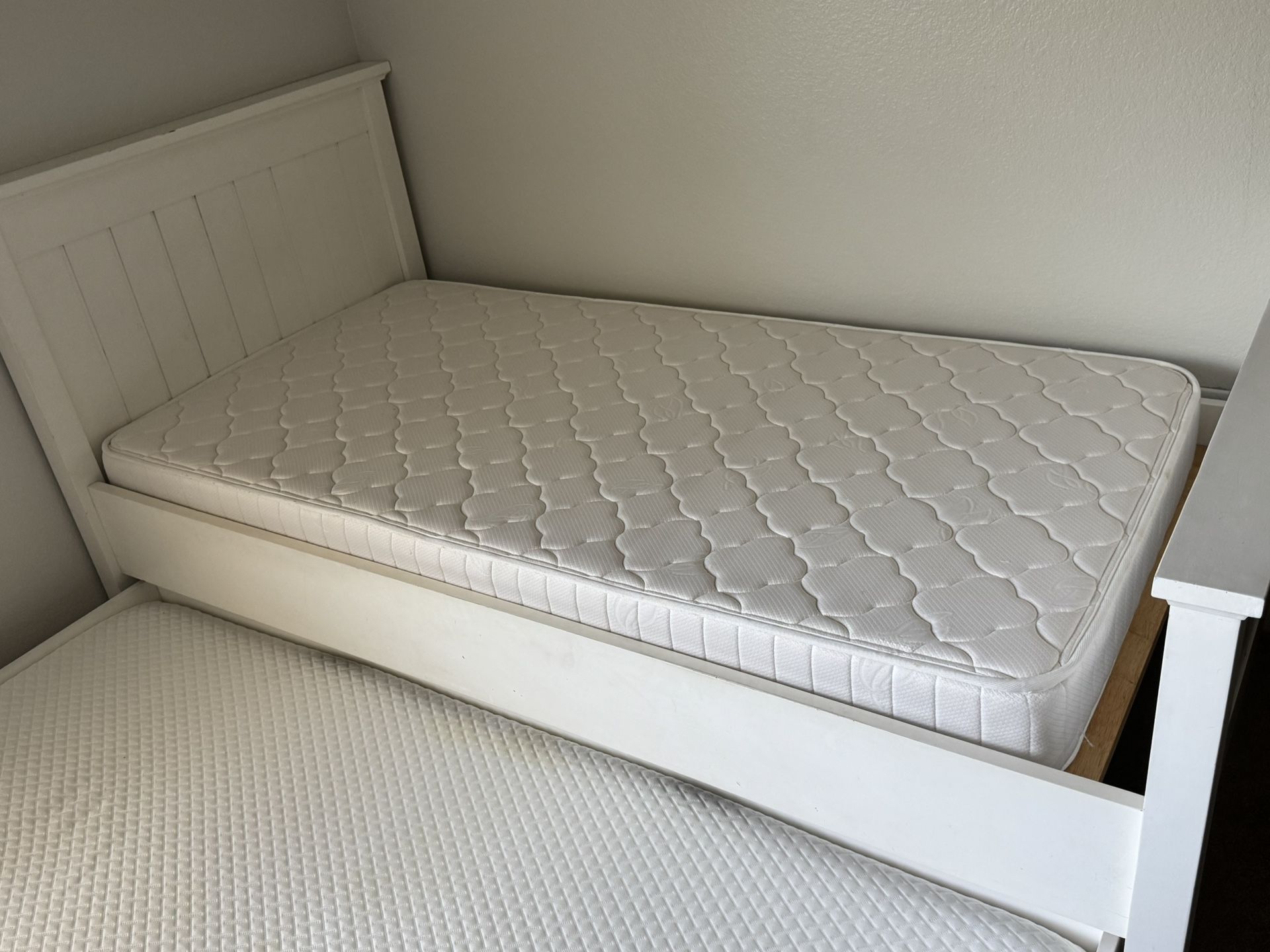 Wooden Twin / Trundle Bed With Mattresses