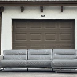Couch/Sofa Sectional - Leather - Natuzzi - Like New - Delivery Available 🚛