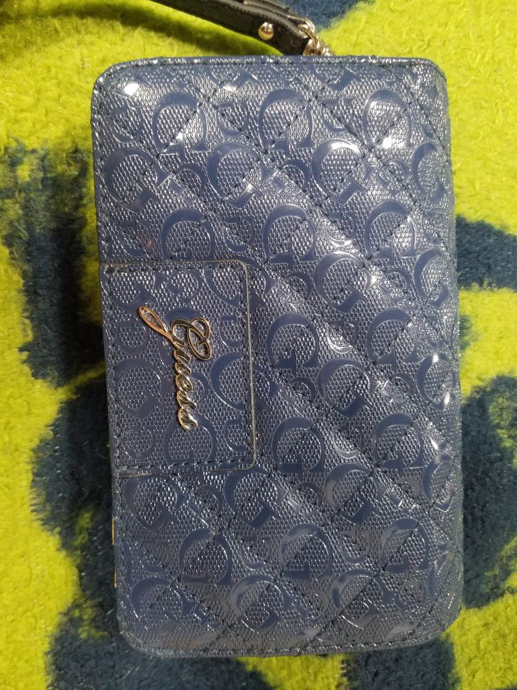 Guess wallet clean like new